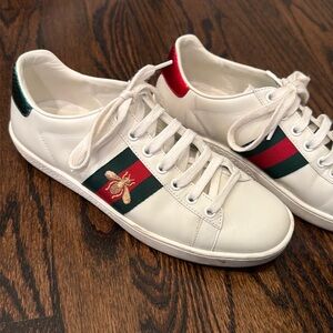 Women’s Gucci sneakers. Excellent condition. Women’s size 37.